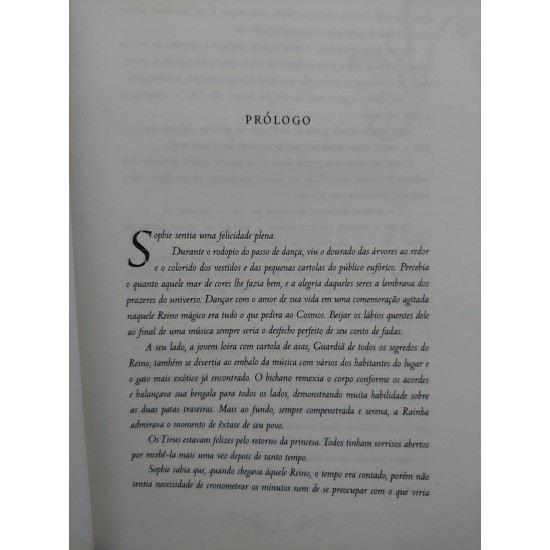 O Mundo das Vozes Silenciadas, Carolina Munhoz, Sophia Abrahão